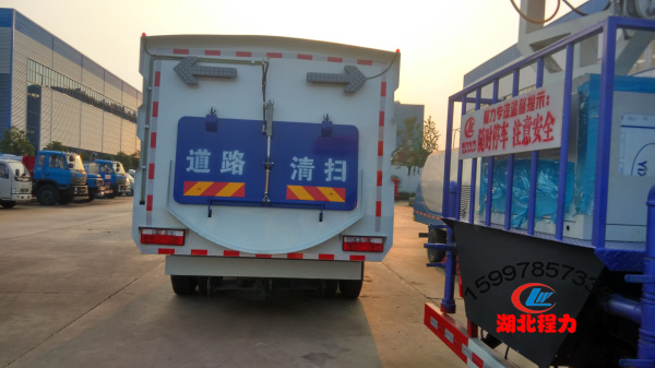 東風(fēng)多利卡D9掃路車（9方清掃車）