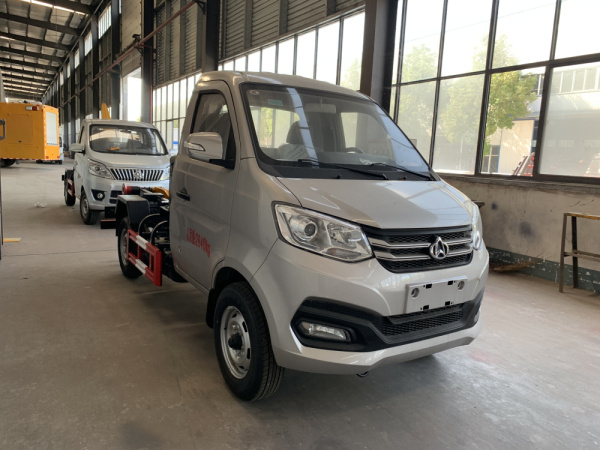 長(zhǎng)安單輪拉臂式垃圾車90馬力